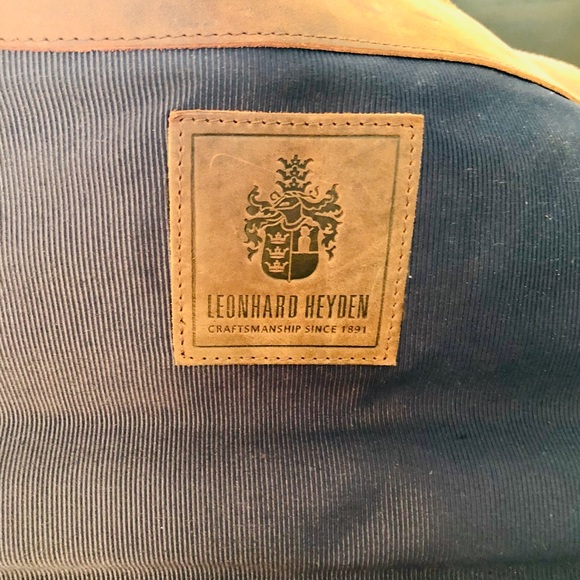 Handcrafted leather briefcase - Picture 7 of 9